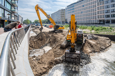 910596 Afbeelding van de werkzaamheden ten behoeve van het opnieuw aanleggen van de Stadsbuitengracht te Utrecht, ter ...